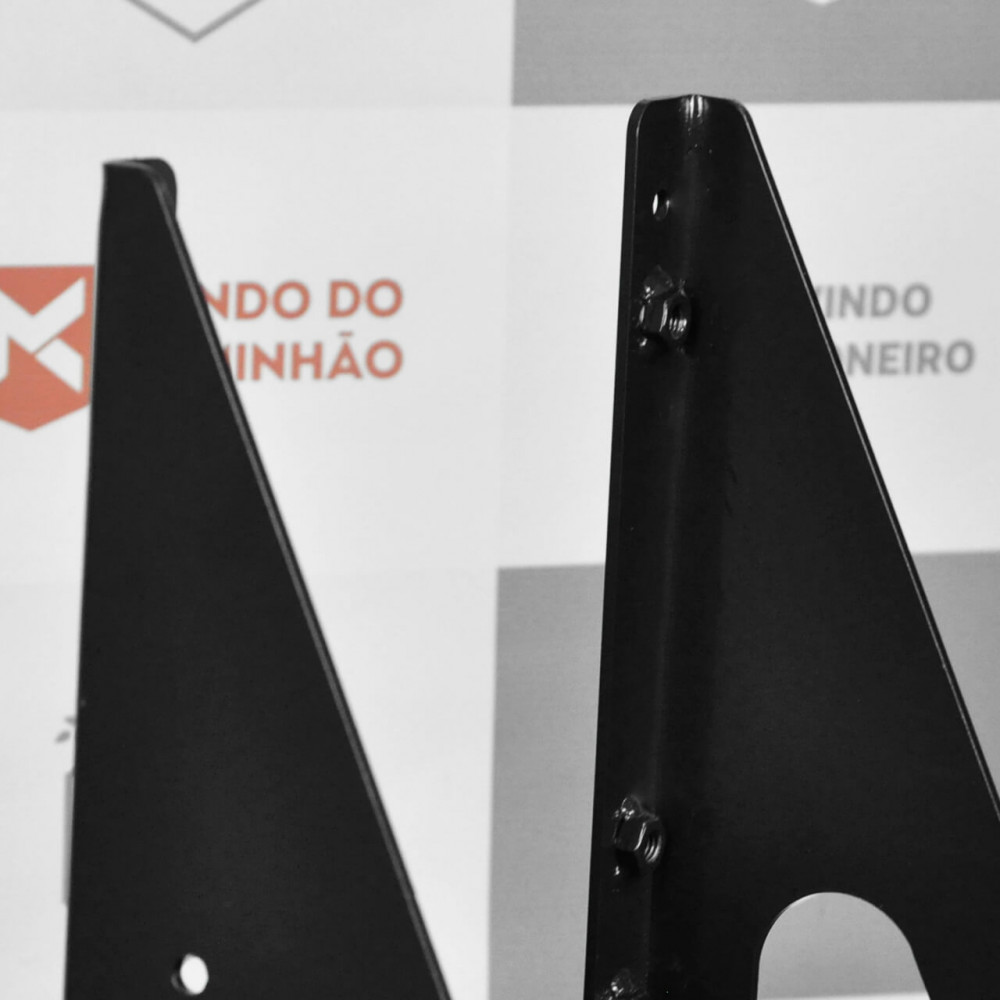 22-9008291_-_Escada_Caixa_Bateria_Volvo_New_FH_FM_a_partir_de_2015_8_.jpg