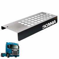 09-246_-_Aplique_Inox_Estribo_Bateria_Scania_Nova_Geracao_NTG_1_.jpg